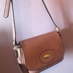 This purse is durable and is very pretty! UNUSED!